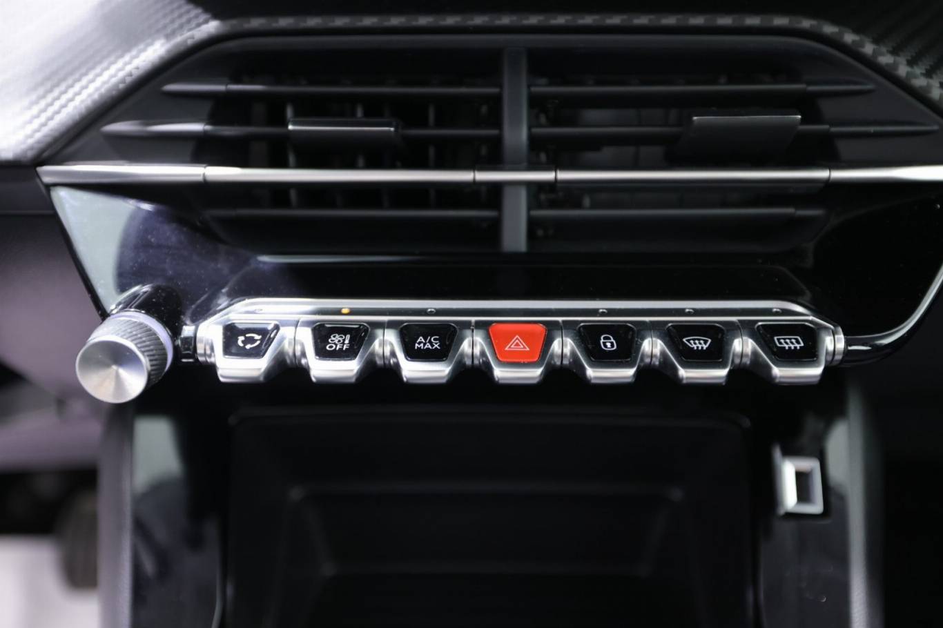 PEUGEOT 208 27
