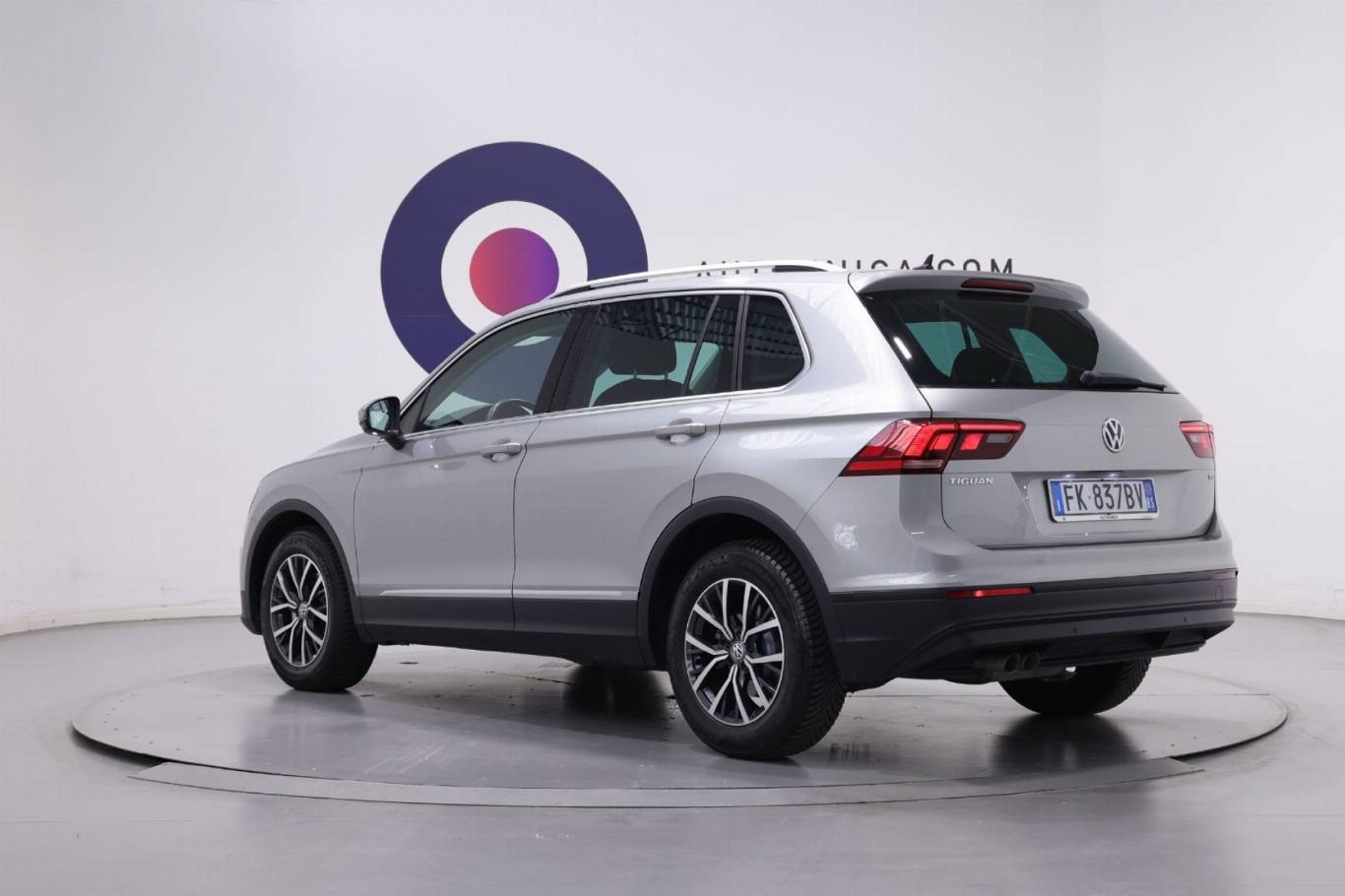 VOLKSWAGEN Tiguan 16