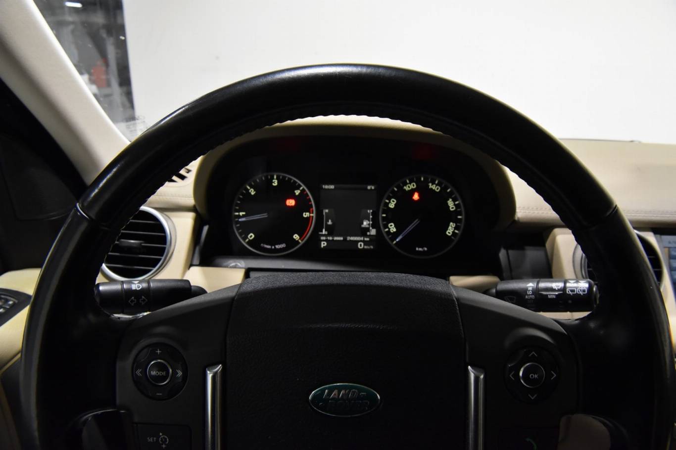 LAND ROVER Discovery 16