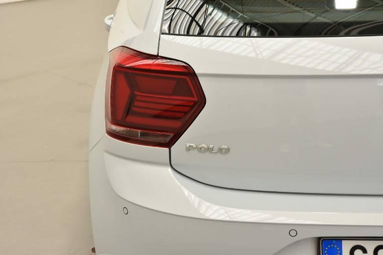 VOLKSWAGEN Polo 21