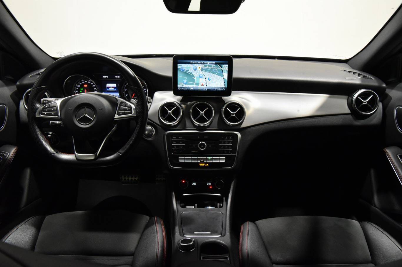 MERCEDES-BENZ GLA 180 22