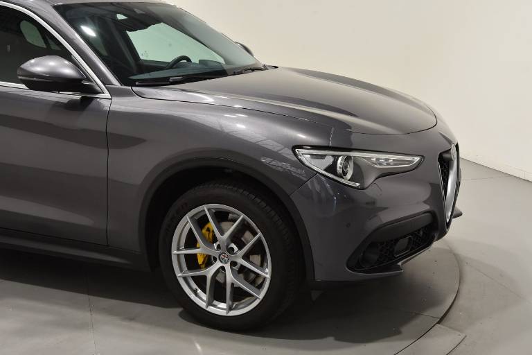 ALFA ROMEO Stelvio 12