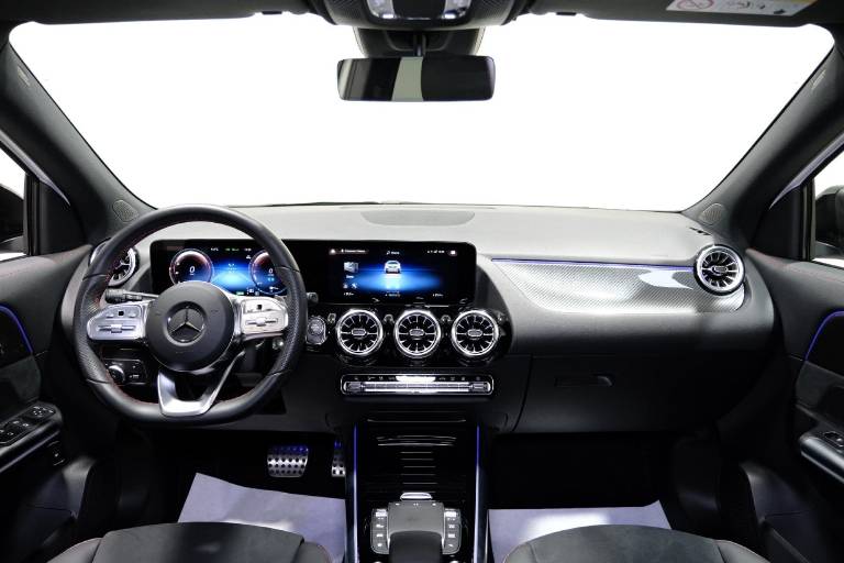 MERCEDES-BENZ GLA 9