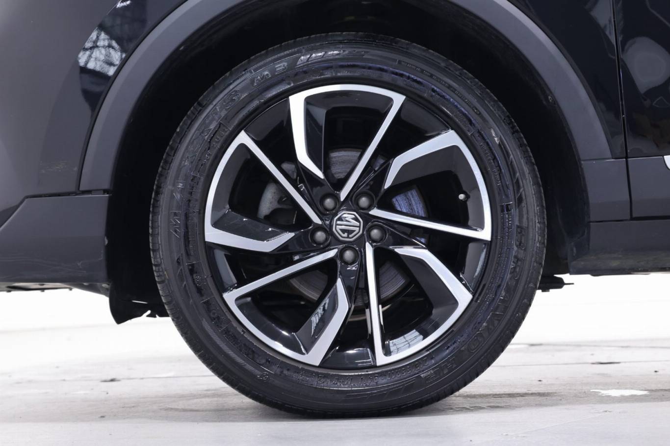 MG ZS 13