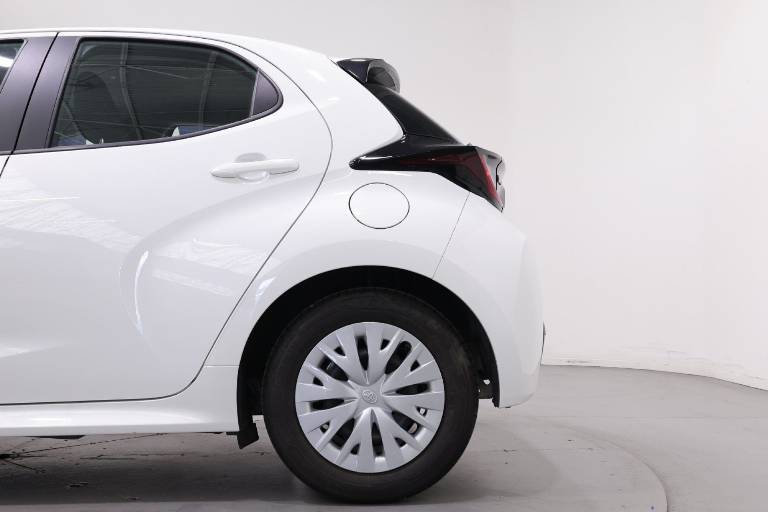 TOYOTA Yaris 33