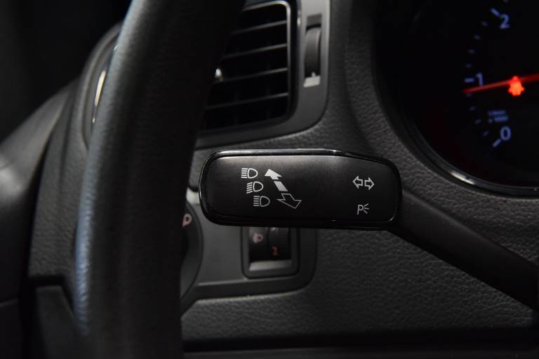 VOLKSWAGEN Polo 21