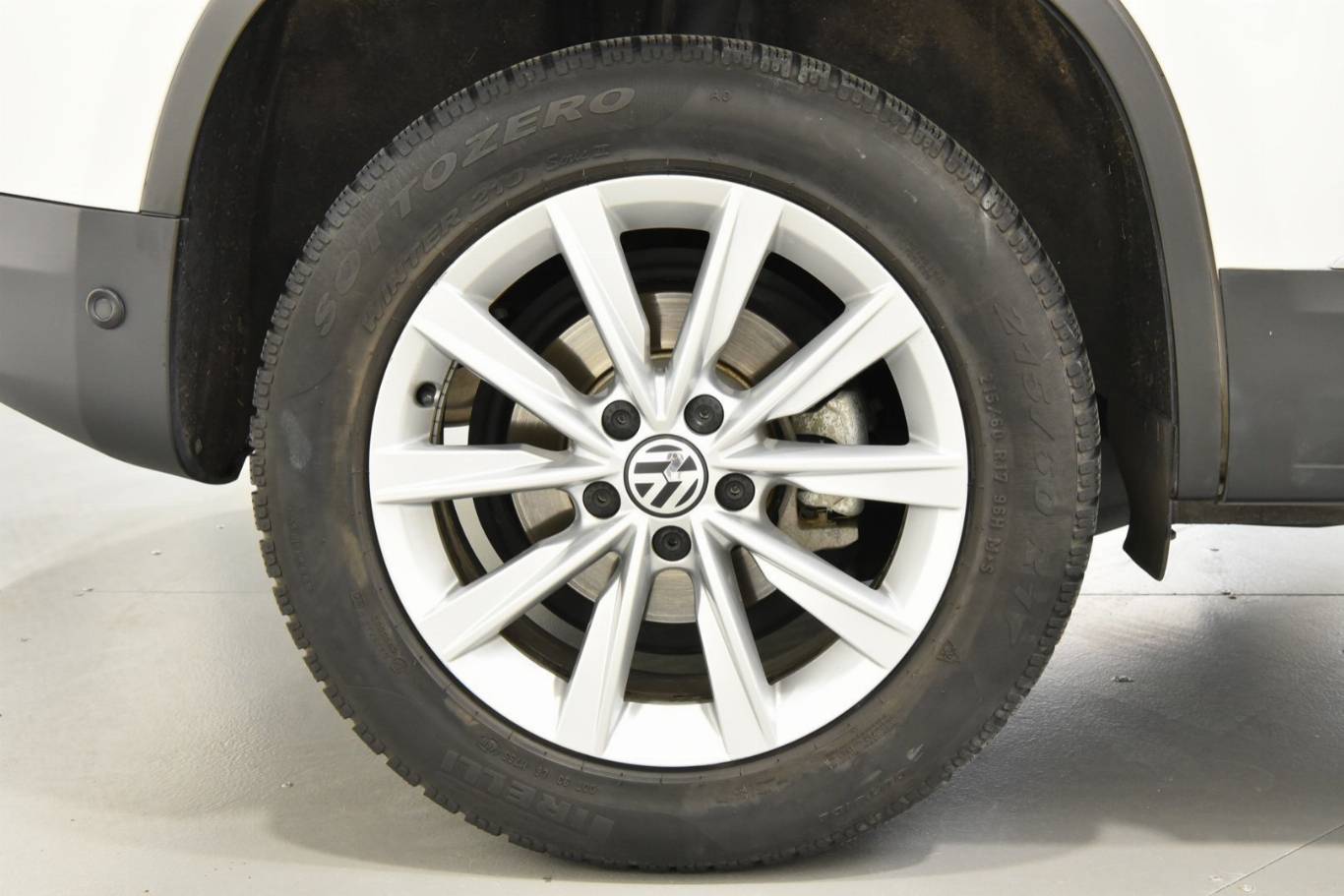 VOLKSWAGEN Tiguan 34