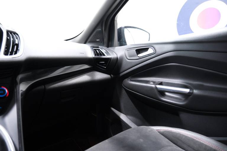 FORD Kuga 32