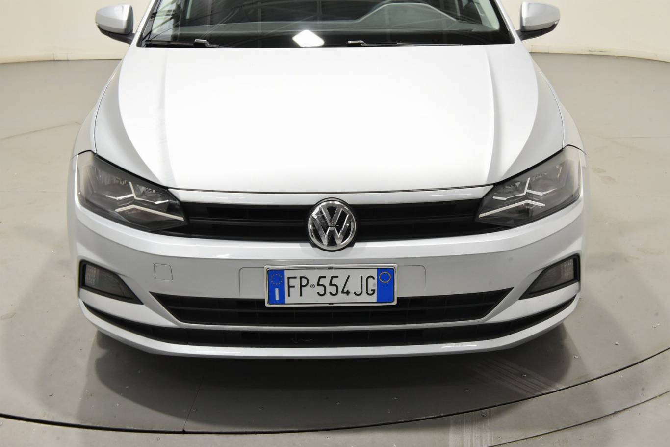 VOLKSWAGEN Polo 37