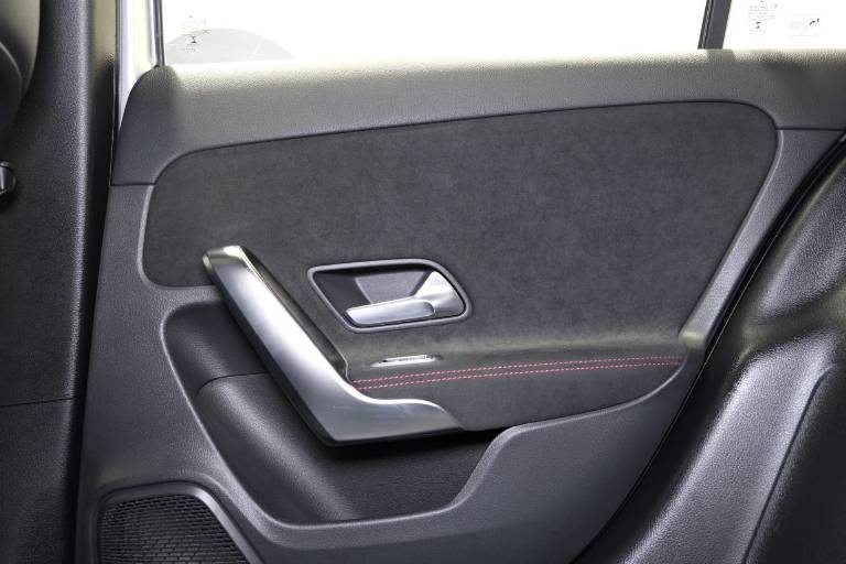 MERCEDES-BENZ A 180 42