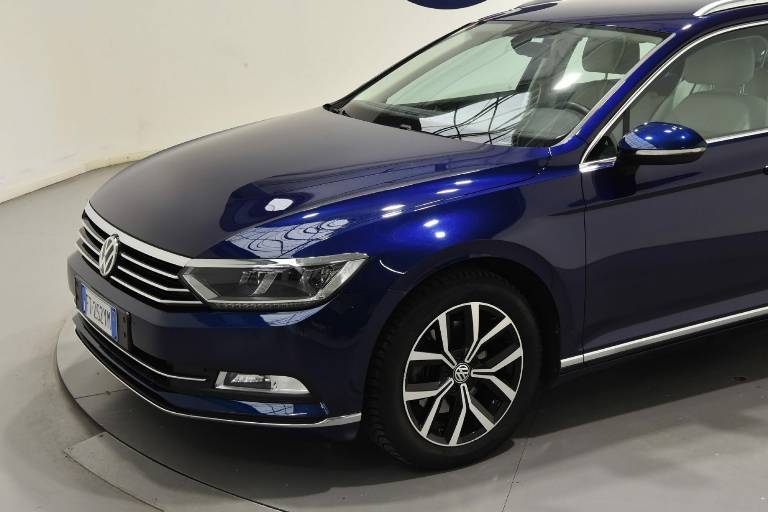 VOLKSWAGEN Passat Variant 17