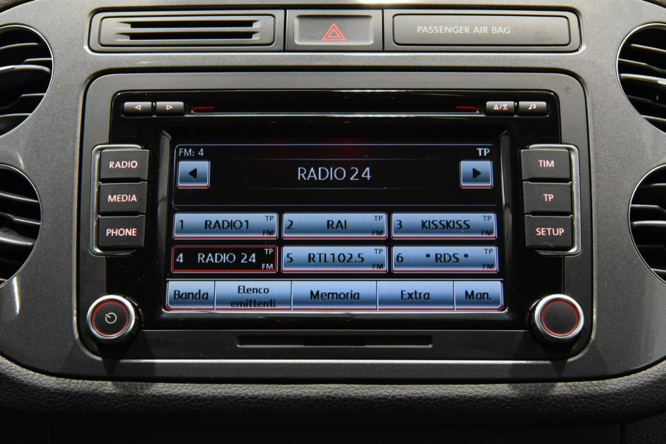 VOLKSWAGEN Tiguan 12