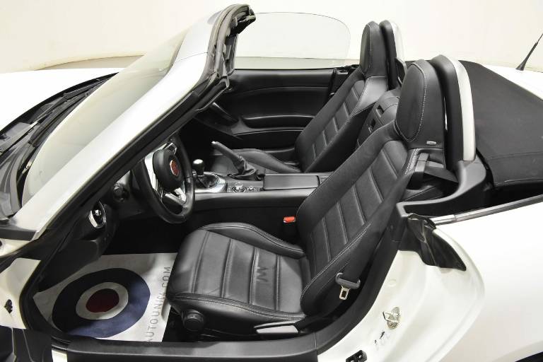 FIAT 124 Spider 4