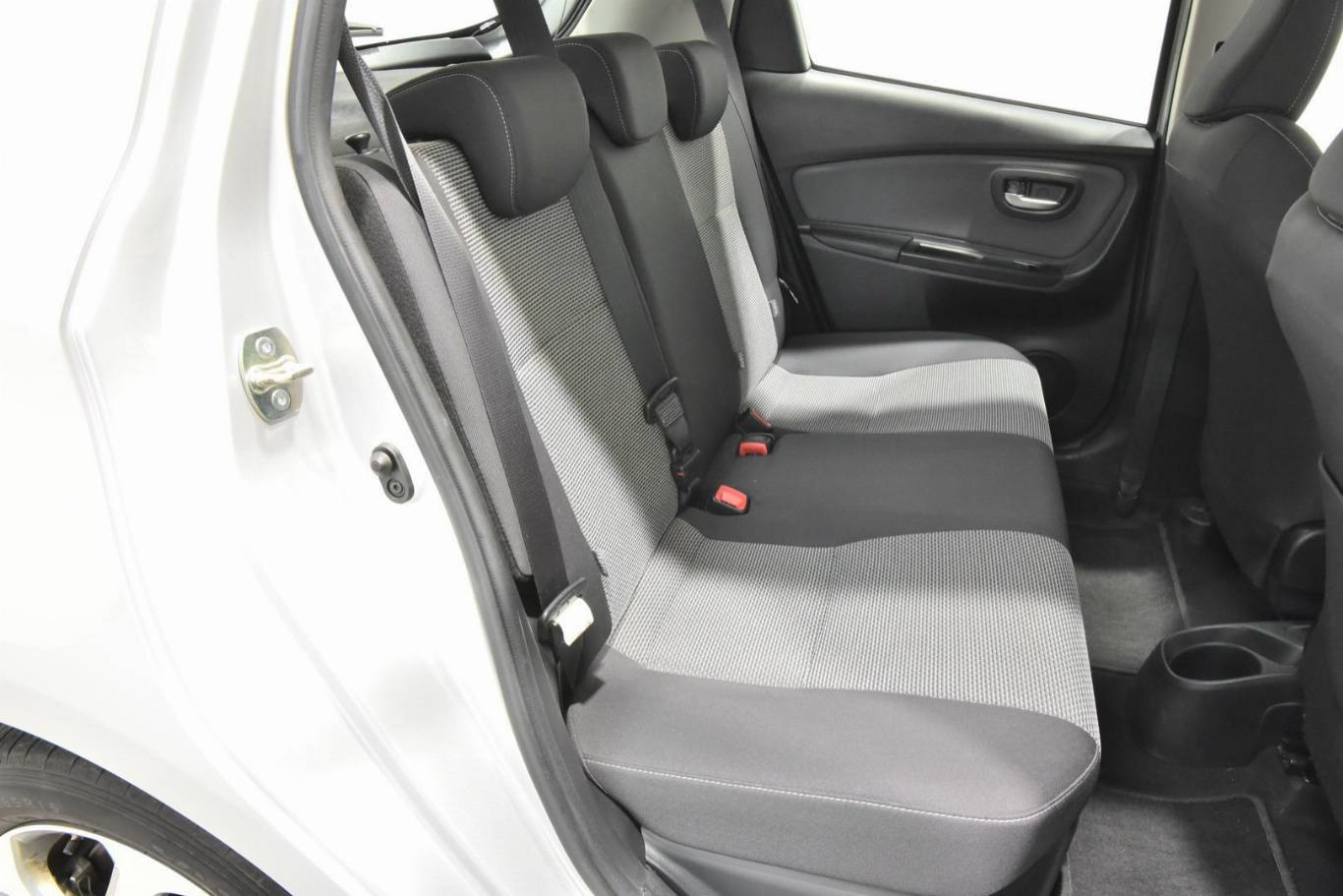 TOYOTA Yaris 53