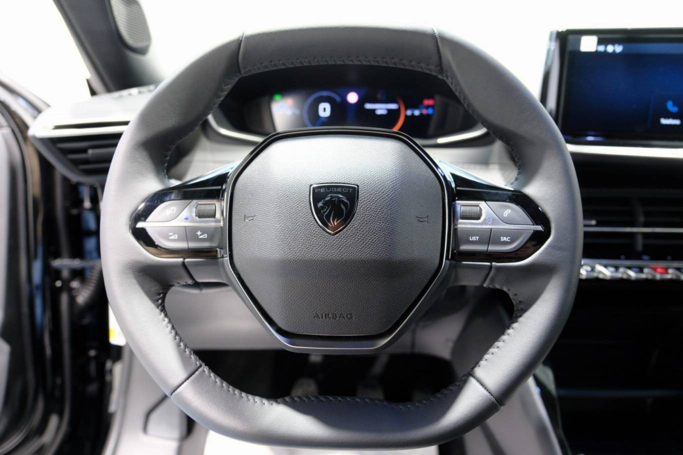 PEUGEOT 2008 7