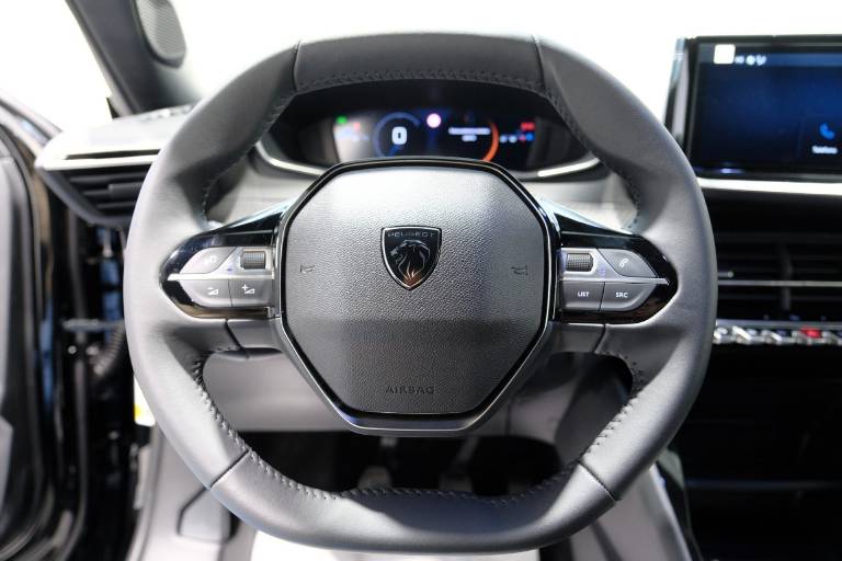 PEUGEOT 2008 7