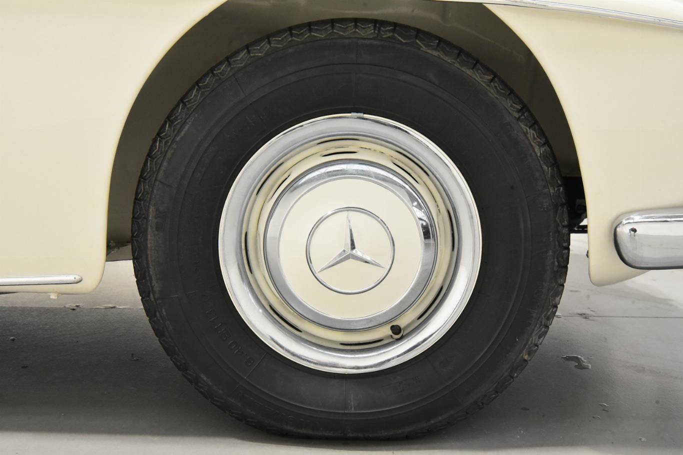 MERCEDES-BENZ 190 54