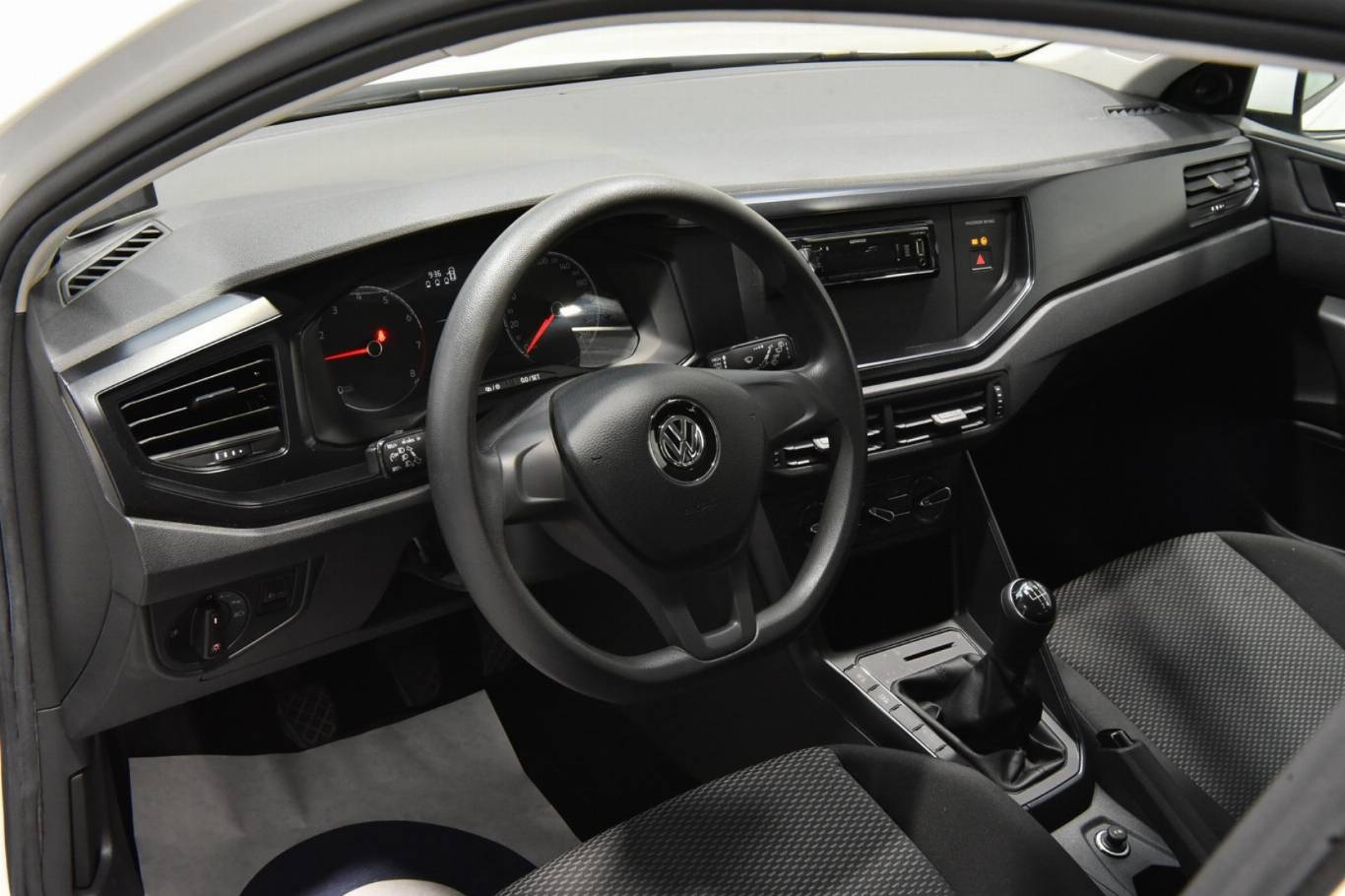 VOLKSWAGEN Polo 15