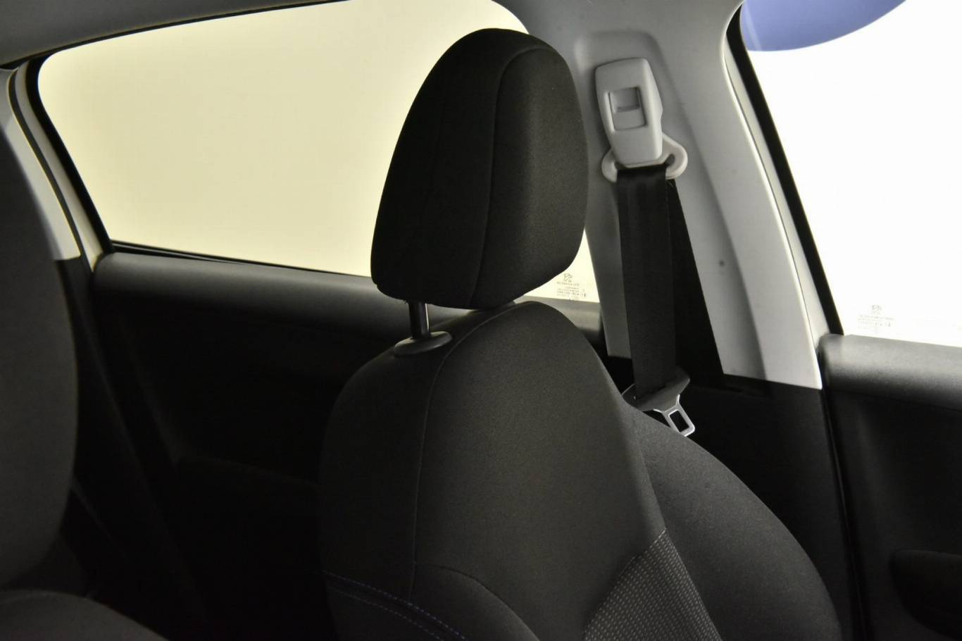 PEUGEOT 208 39
