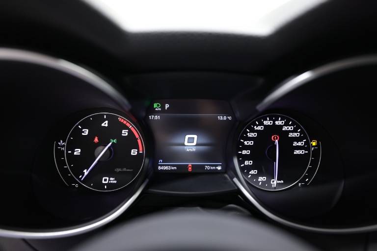 ALFA ROMEO Stelvio 8