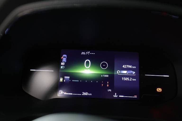 RENAULT Captur 8
