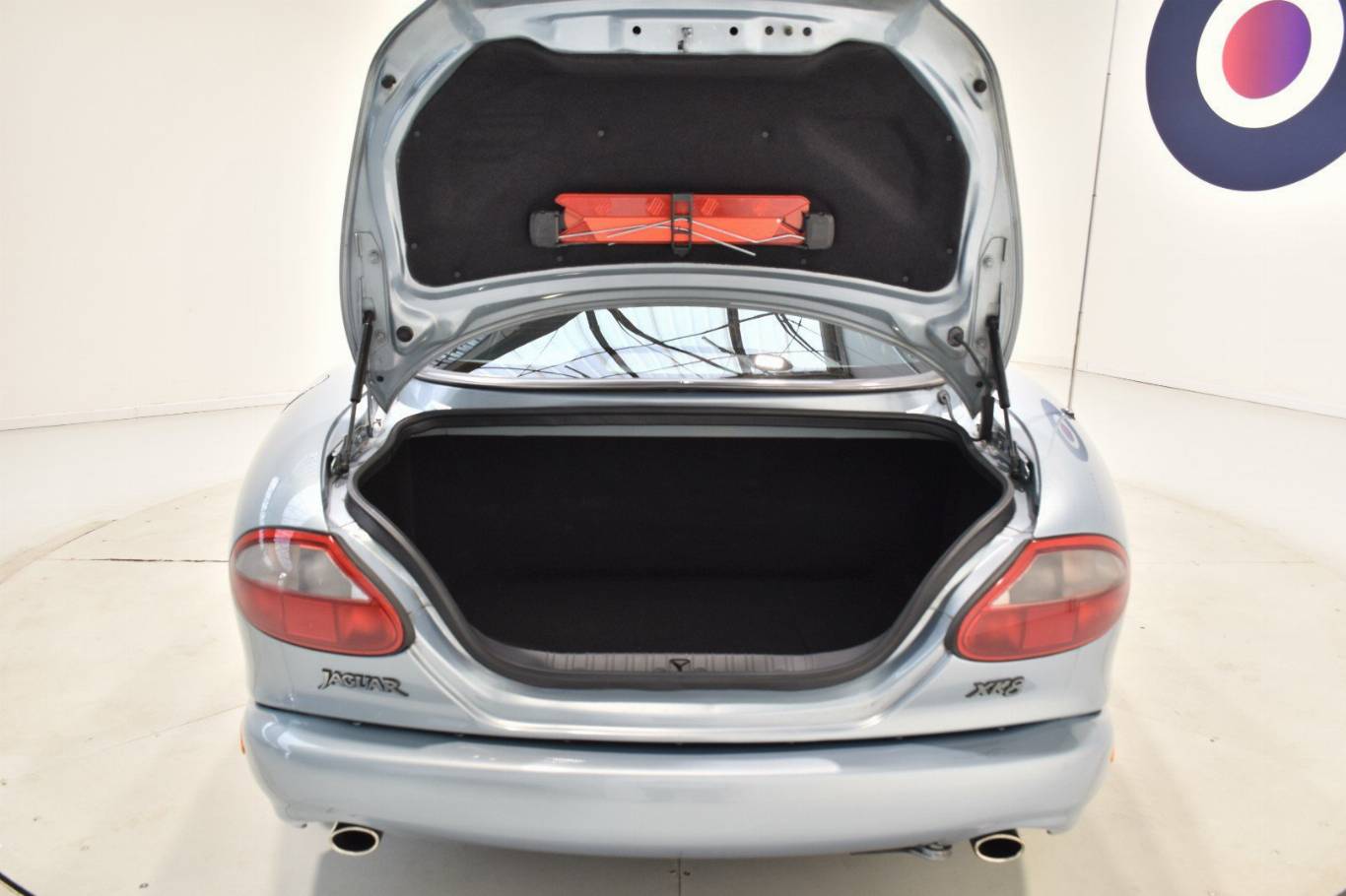 JAGUAR XK8 12