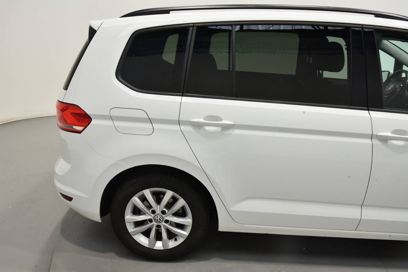 VOLKSWAGEN Touran 48