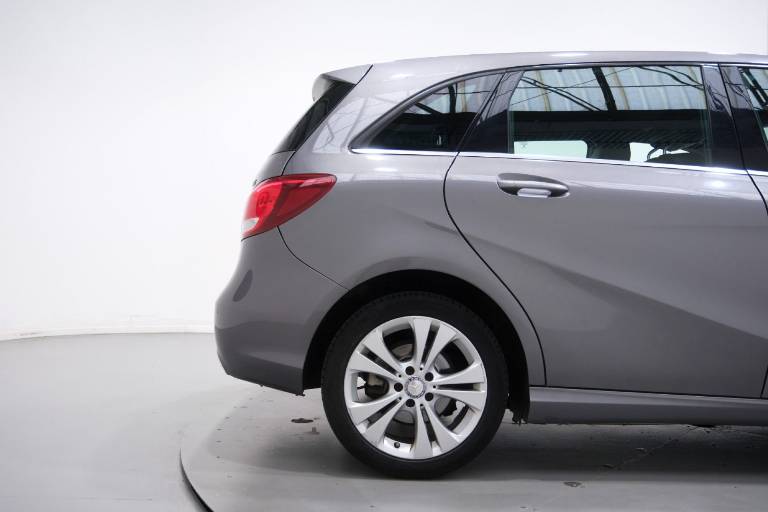 MERCEDES-BENZ B 180 44