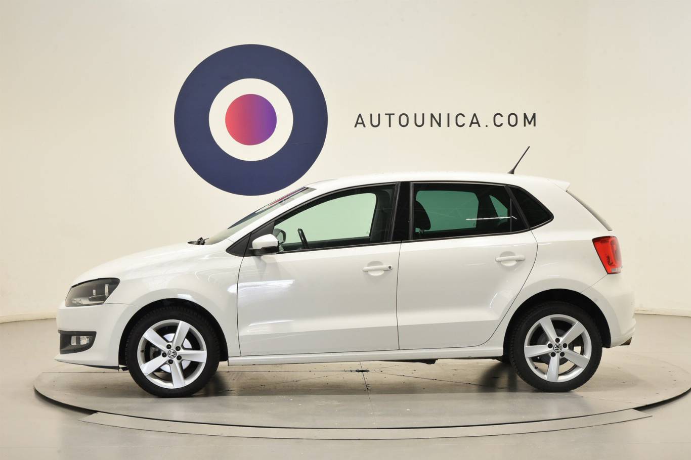 VOLKSWAGEN Polo 24