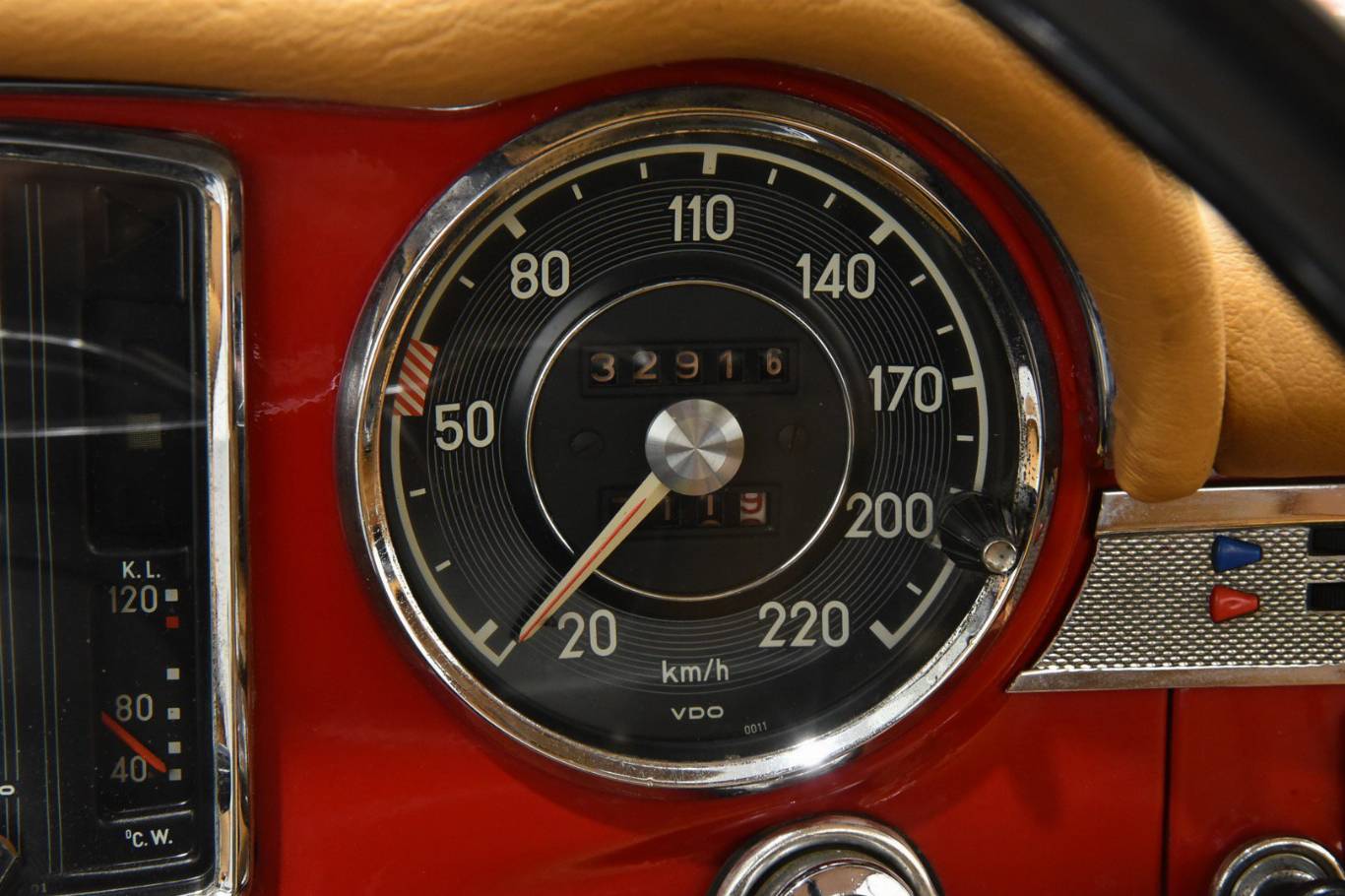 MERCEDES-BENZ SL 230 23