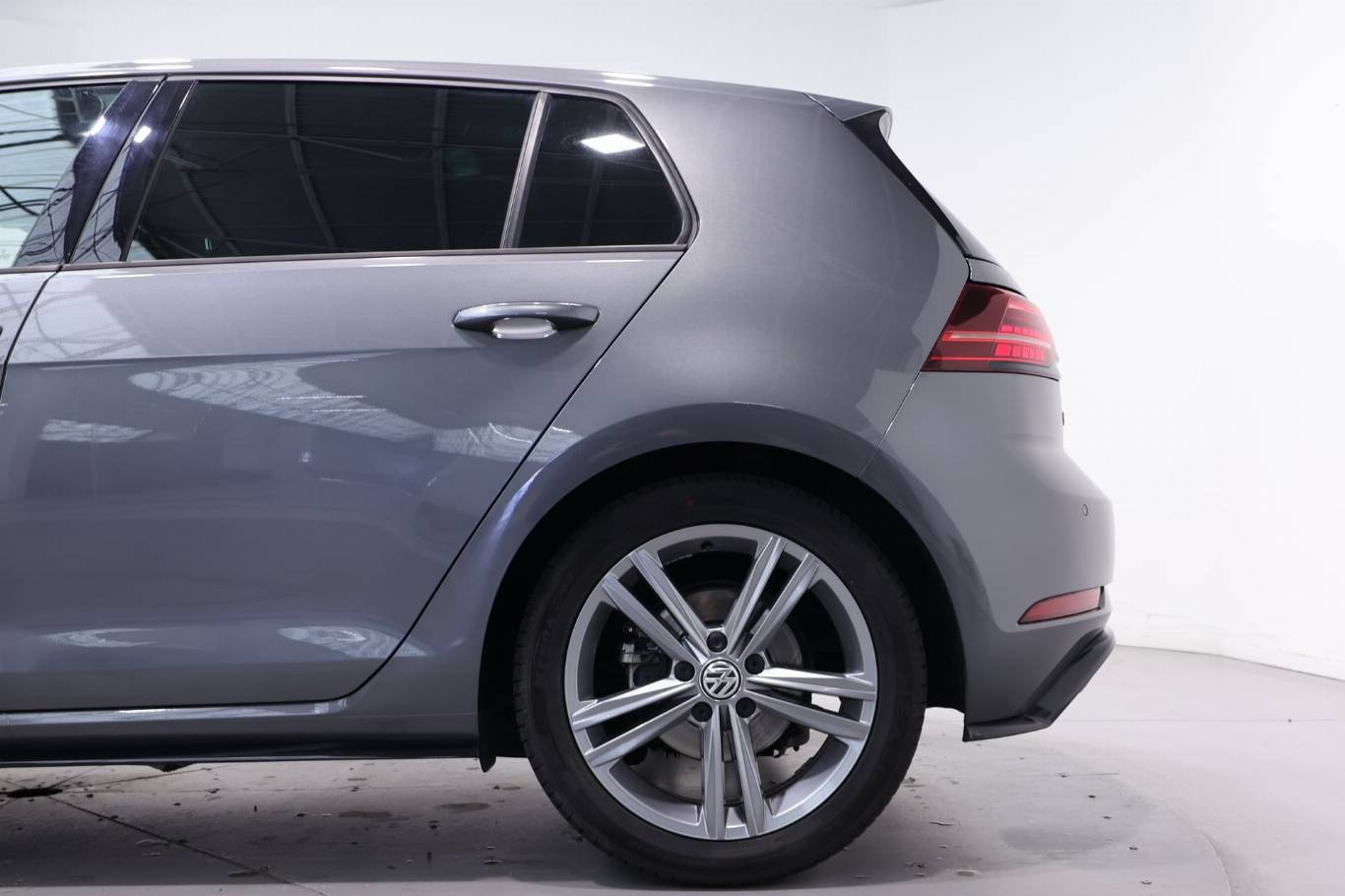 VOLKSWAGEN Golf 38