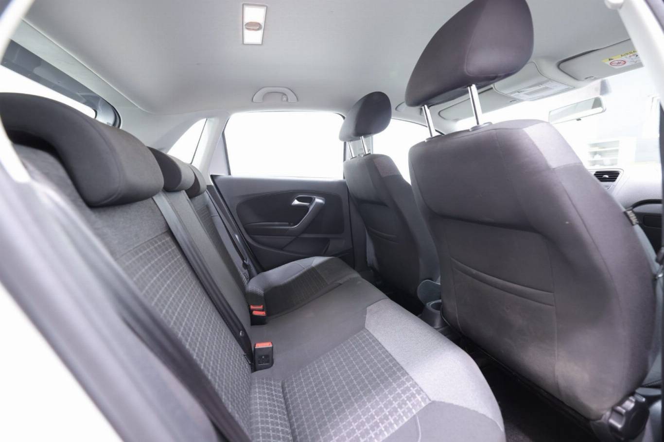 VOLKSWAGEN Polo 41