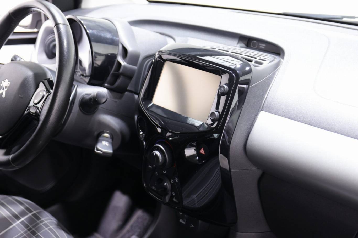PEUGEOT 108 42