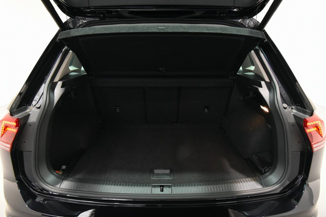 VOLKSWAGEN Tiguan 11