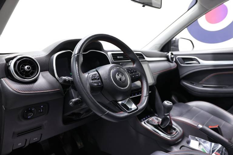 MG ZS 5