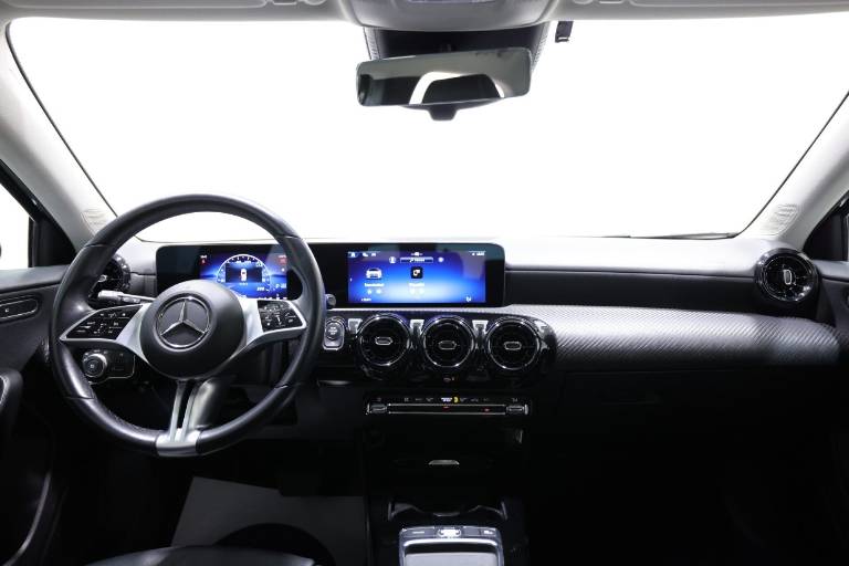 MERCEDES-BENZ A 180 10