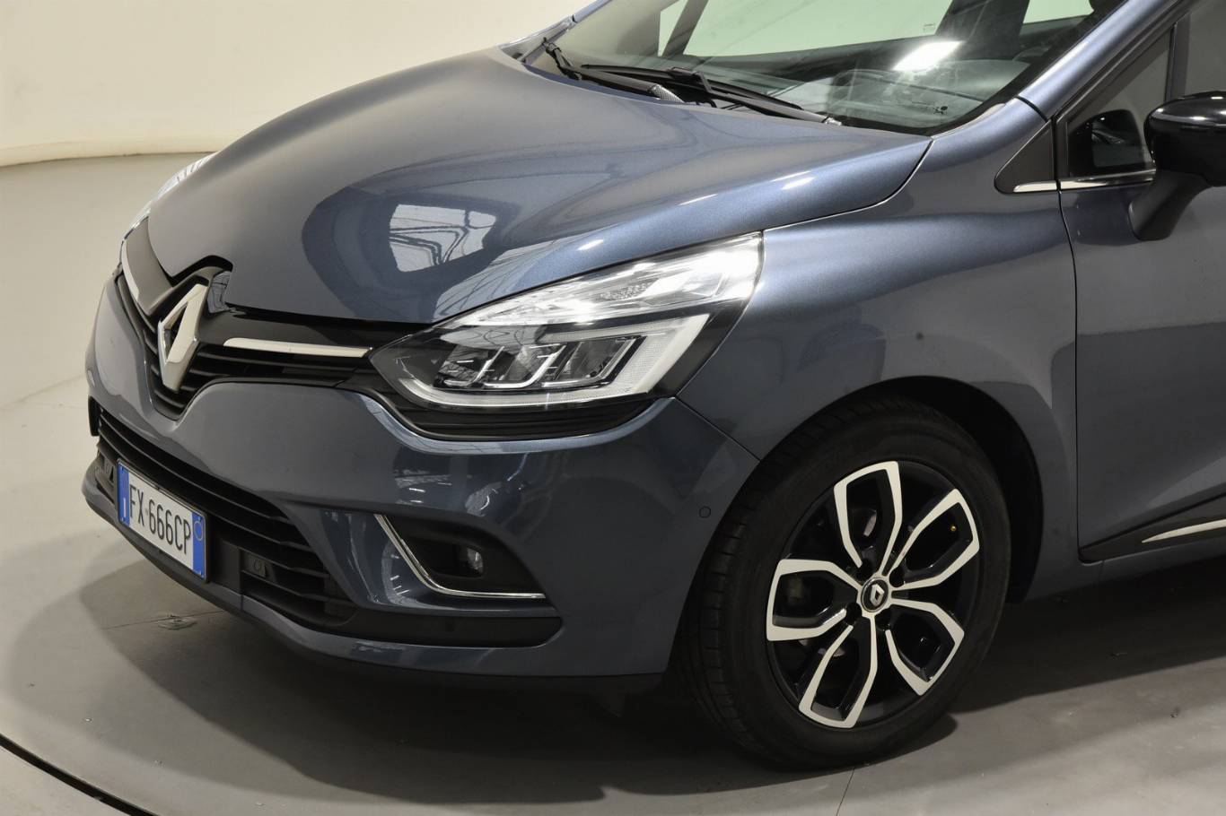 RENAULT Clio 33