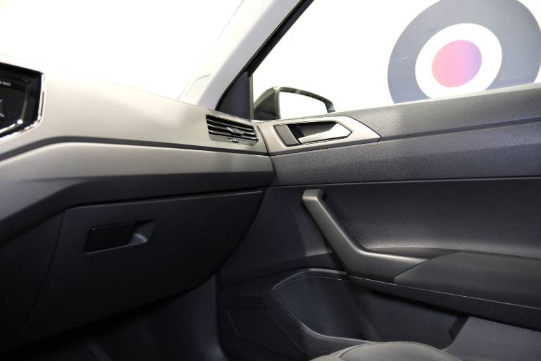 VOLKSWAGEN Polo 31