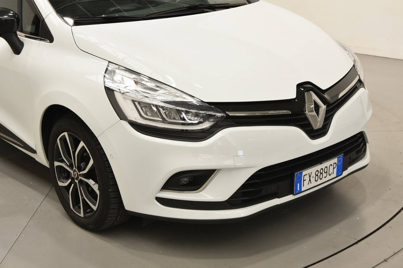 RENAULT Clio 37