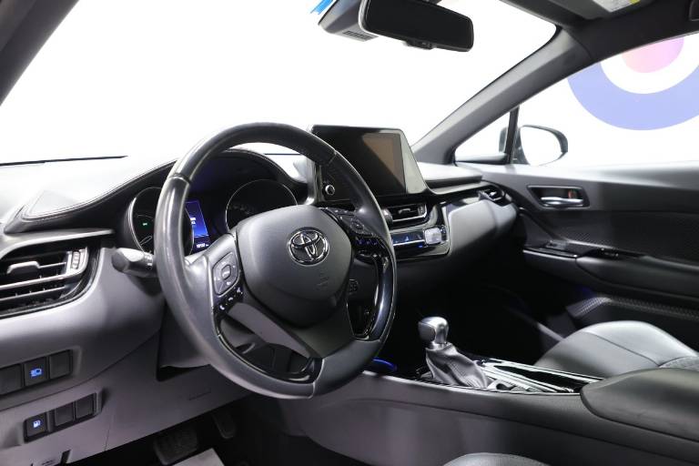 TOYOTA C-HR 5