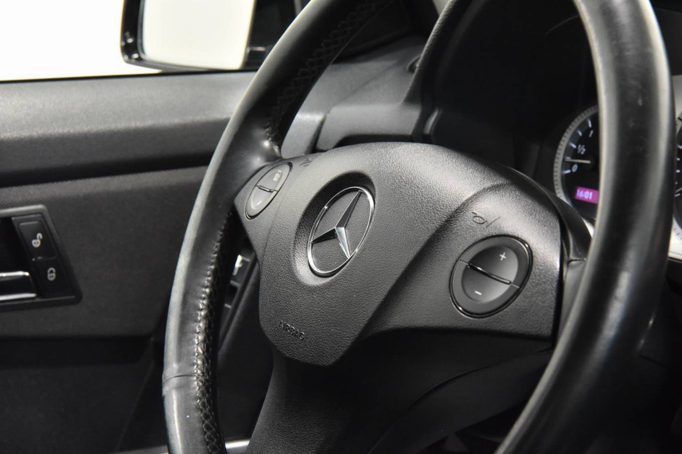 MERCEDES-BENZ GLK 220 27