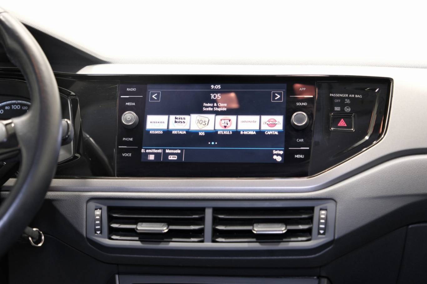 VOLKSWAGEN Polo 38