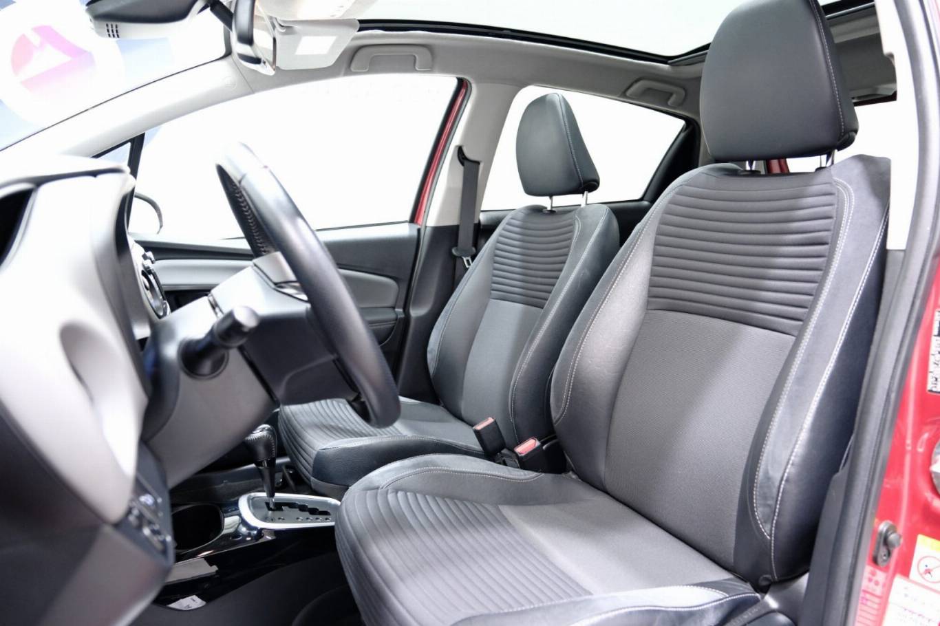 TOYOTA Yaris 6