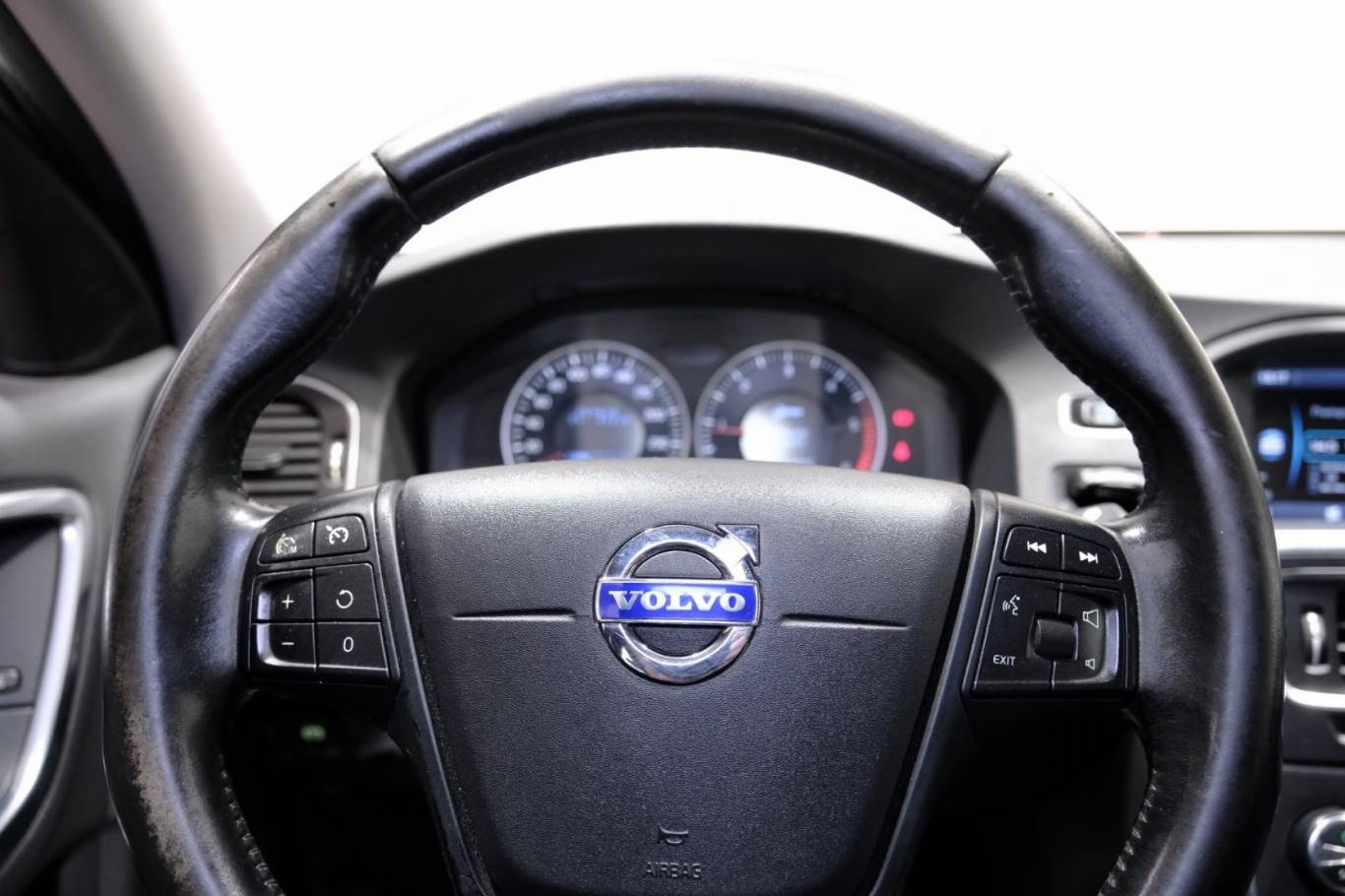 VOLVO V60 7
