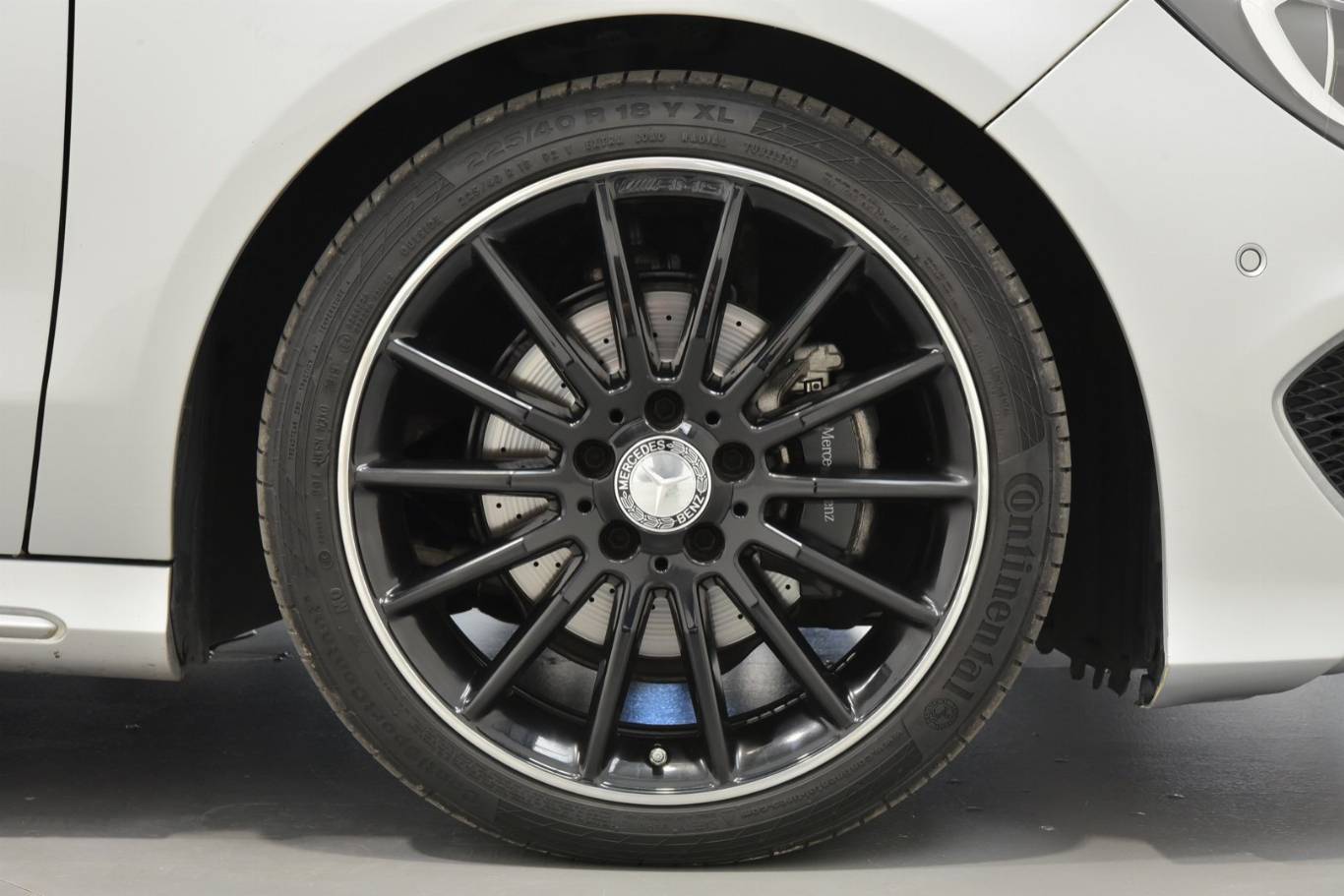 MERCEDES-BENZ CLA 200 32