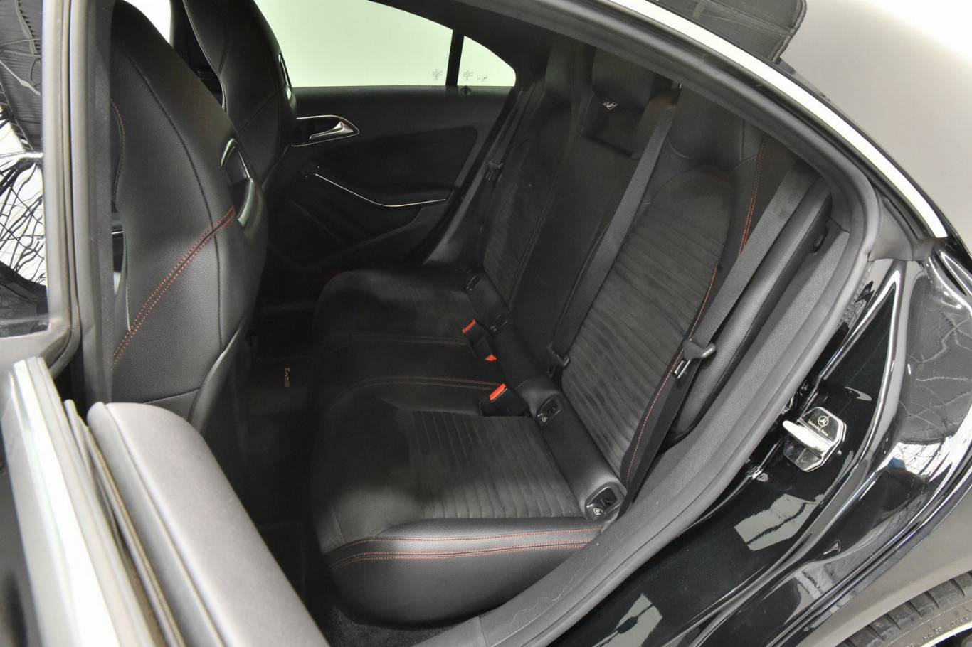 MERCEDES-BENZ CLA 180 21