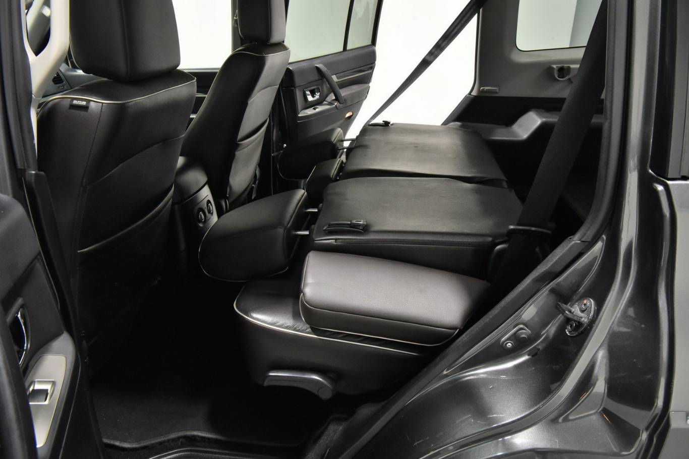 MITSUBISHI Pajero 40