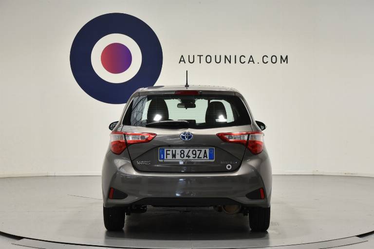 TOYOTA Yaris 6