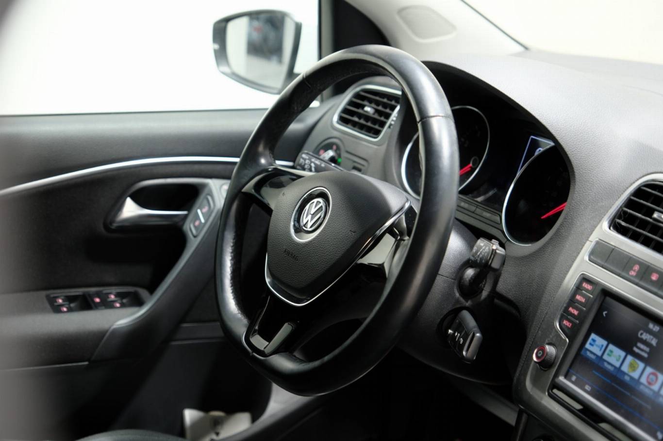 VOLKSWAGEN Polo 51