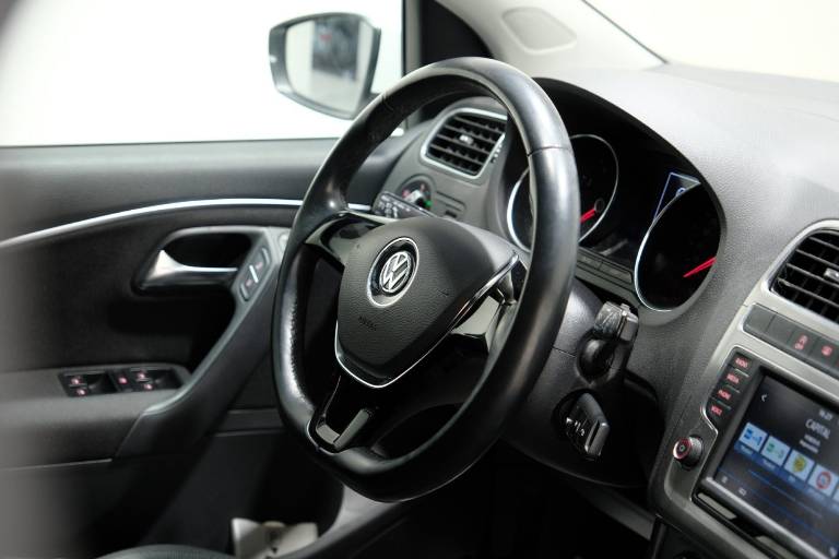 VOLKSWAGEN Polo 51